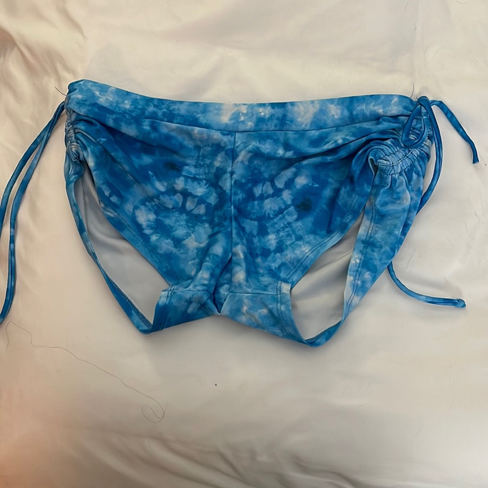 Onzie yoga shorts